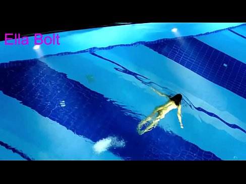 ❤️ Saya tidak boleh berhenti menonton, berambut perang muda ditangkap berenang bogel di kolam peranginan ELLA BOLT ️ Lucah pada ms.doujin-sexy.ru ❤